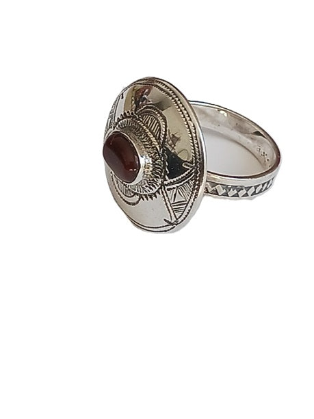 Bague touarègue en argent ciselé ornée d'une jolie pierre agate