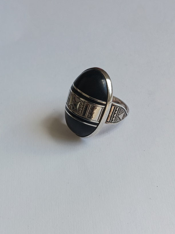Bague touarègue en argent ciselé et bois d'ébène