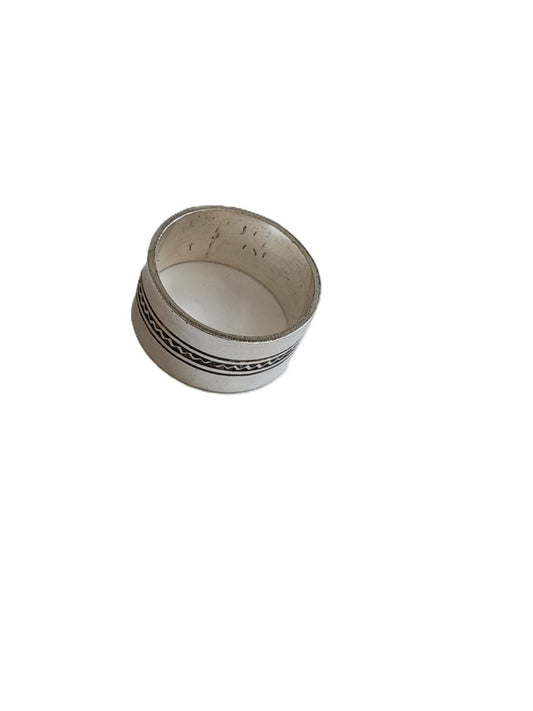 Bague touarègue en argent ciselé et bois d'ébène