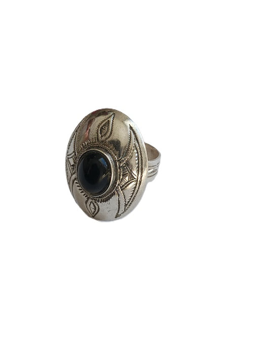Bague touarègue en argent ciselé ornée d'une pierre agate