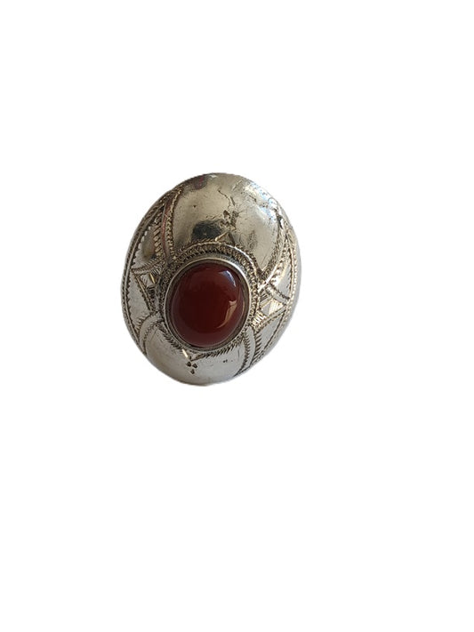 Bague touarègue en argent ciselé ornée d'une pierre agate