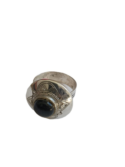 Bague touarègue en argent ciselé ornée d'une pierre agate