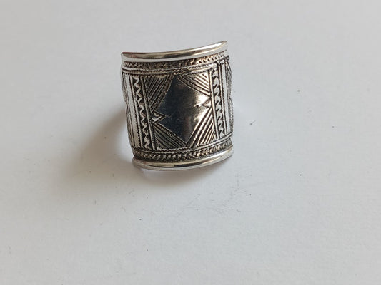 Bague touarègue en argent ciselé