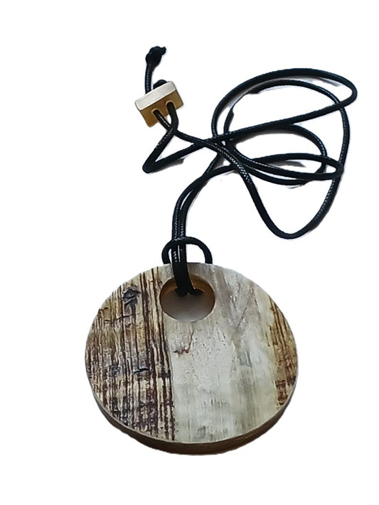 Collier en corne de qualité
