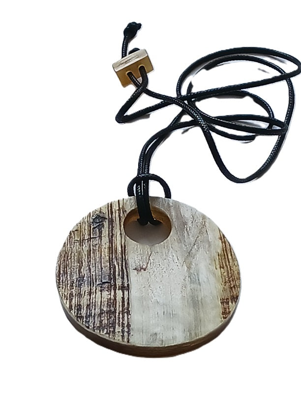 Collier en corne de qualité