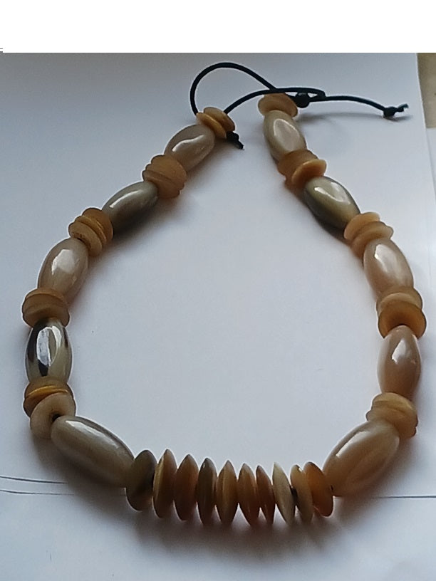 Collier en corne de qualité