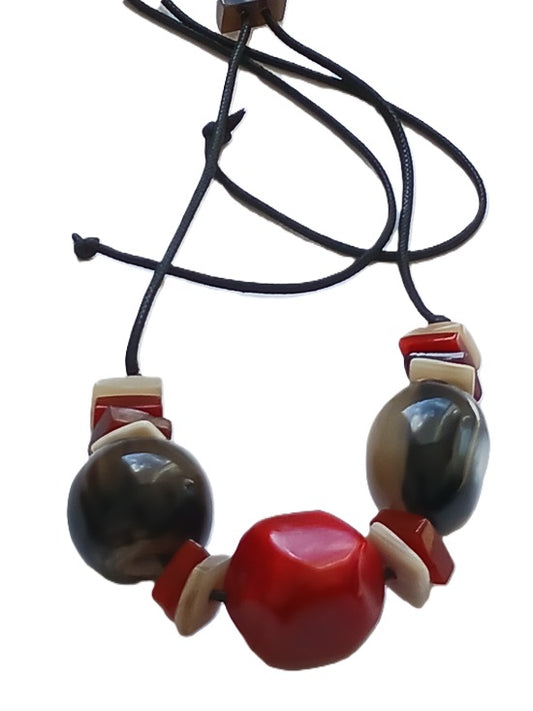 Collier en corne de qualité