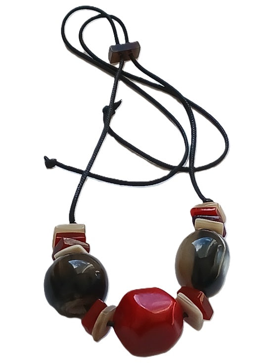 Collier en corne de qualité