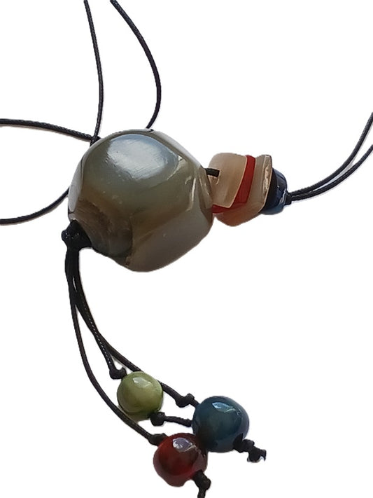 Collier en corne de qualité