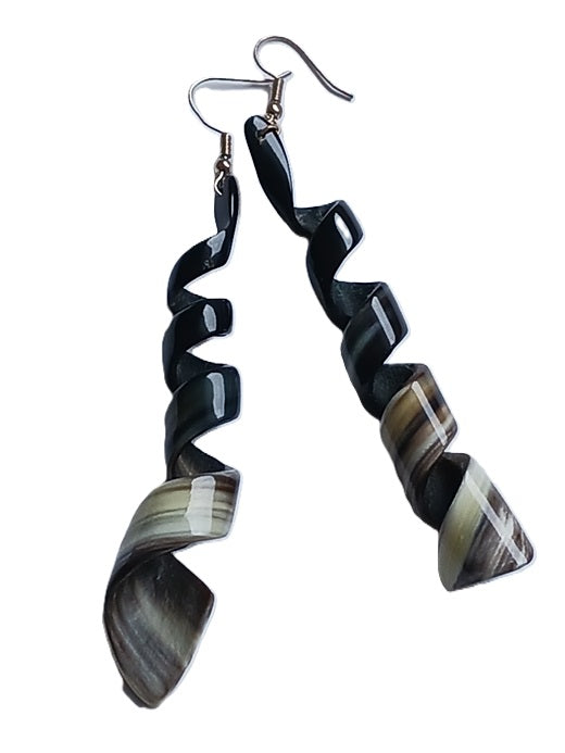 Boucles d'oreilles en corne de zébu de Madagascar