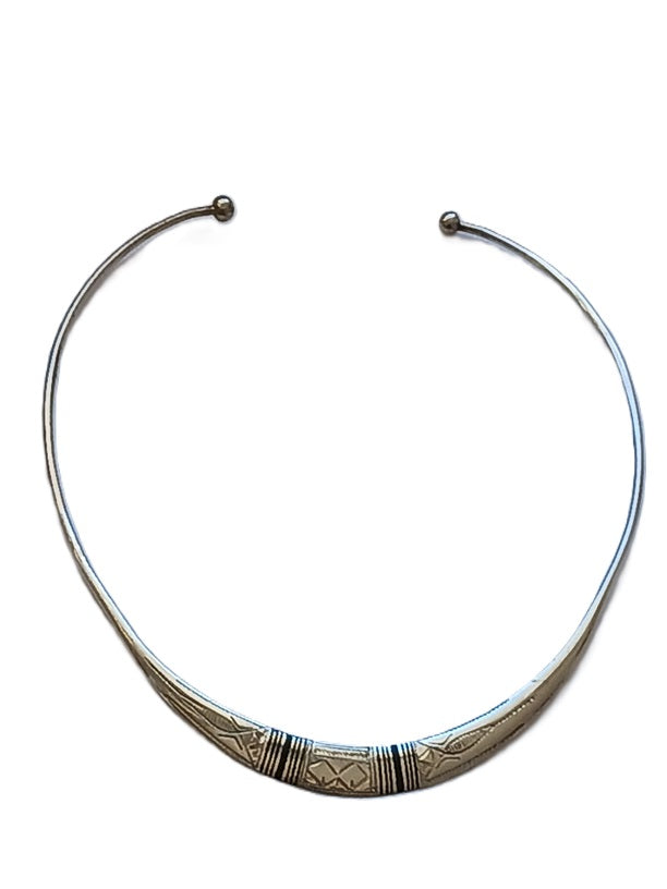 Tuareg necklace in chiseled metal
