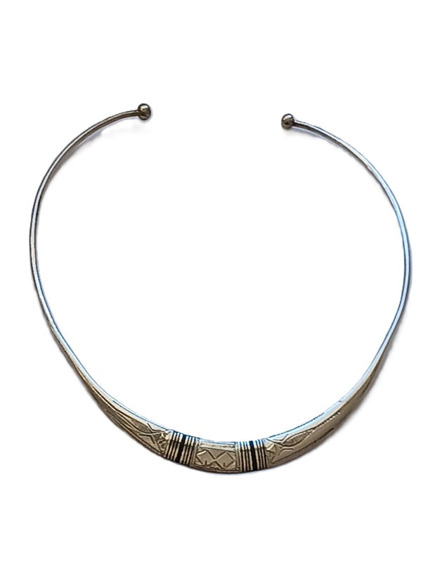 Tuareg necklace in chiseled metal