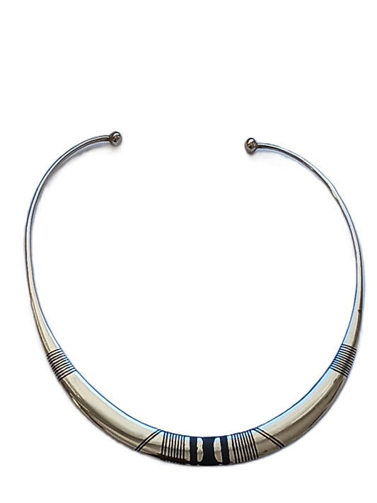 Collier touareg en métal ciselé