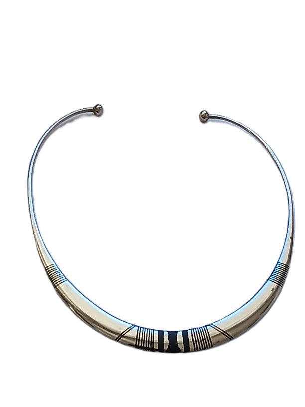 Tuareg necklace in chiseled metal