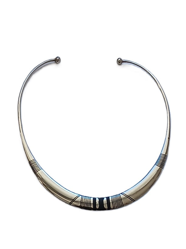 Tuareg necklace in chiseled metal