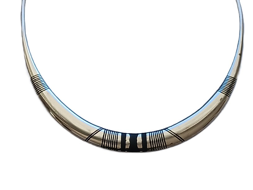 Tuareg necklace in chiseled metal
