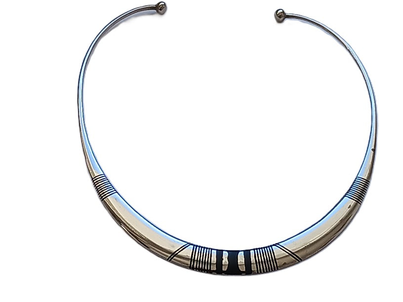 Tuareg necklace in chiseled metal