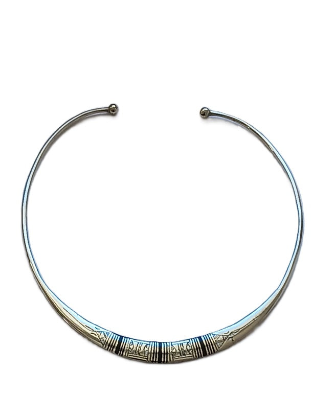 Tuareg necklace in chiseled metal