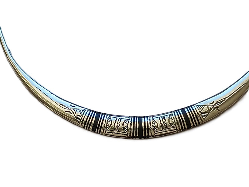 Tuareg necklace in chiseled metal