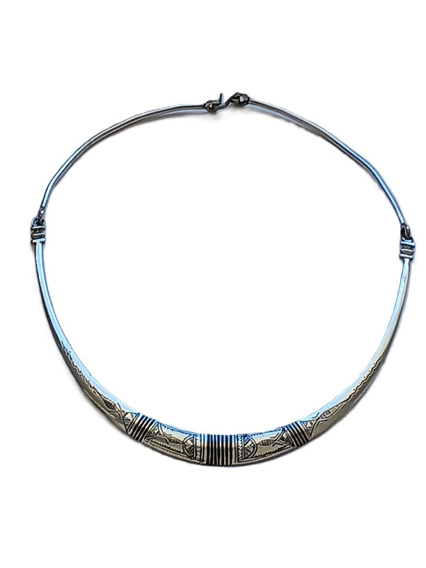Tuareg necklace in chiseled metal