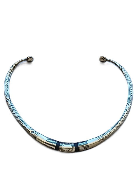 Collier touareg en métal finement ciselé