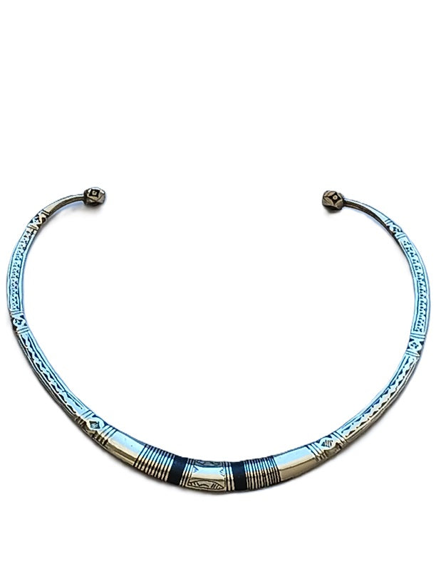 Collier touareg en métal finement ciselé