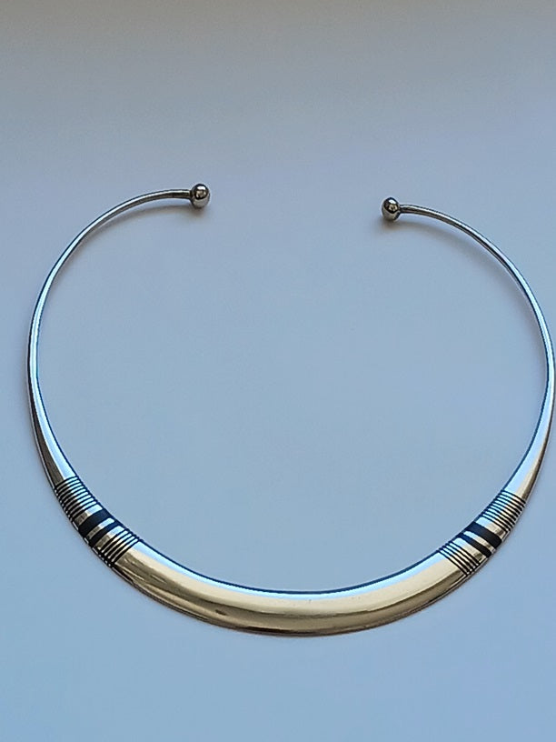 Collier touareg en métal finement ciselé