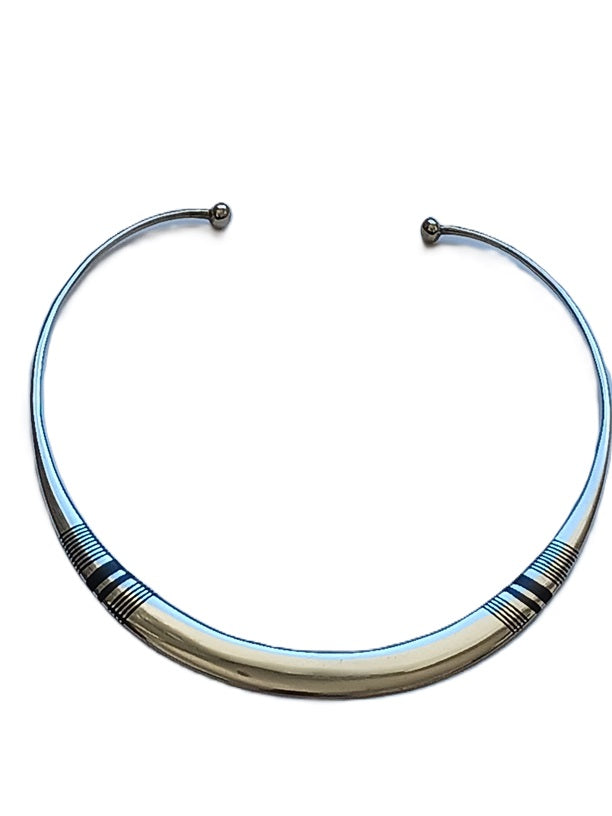 Collier touareg en métal finement ciselé