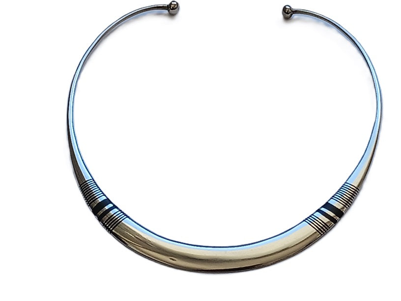 Collier touareg en métal finement ciselé