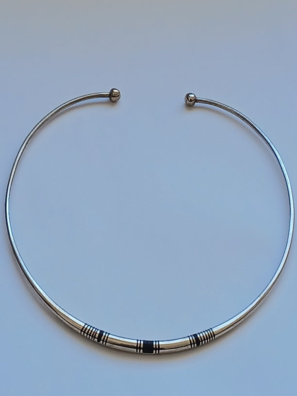 Tuareg necklace in chiseled metal