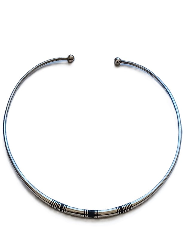 Tuareg necklace in chiseled metal