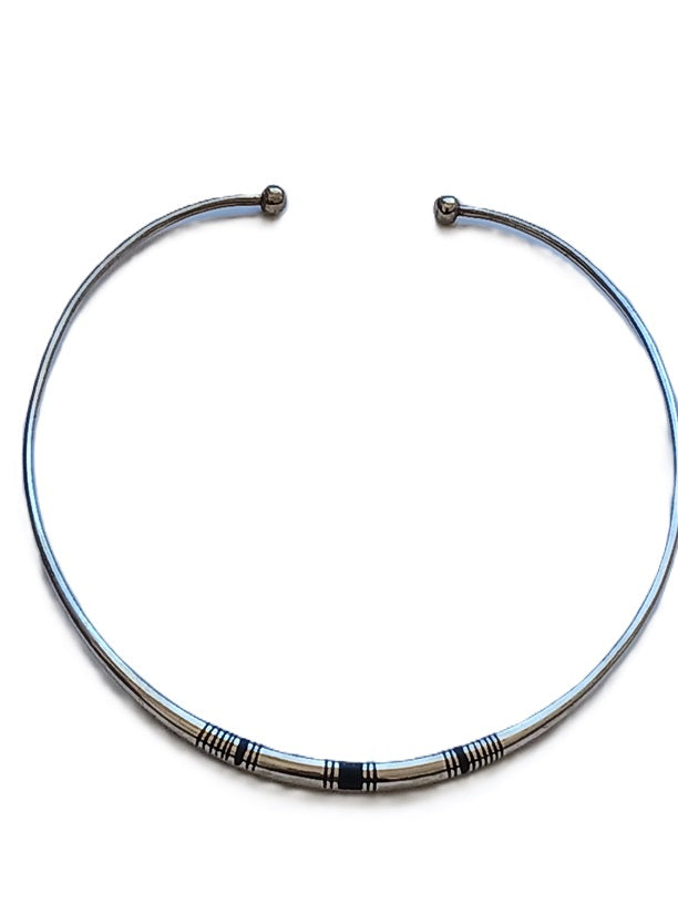 Tuareg necklace in chiseled metal