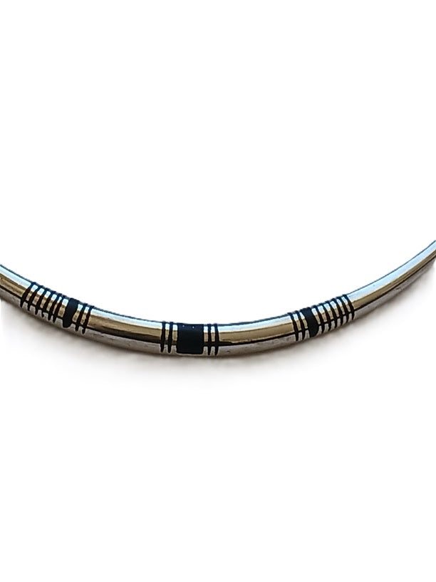 Tuareg necklace in chiseled metal