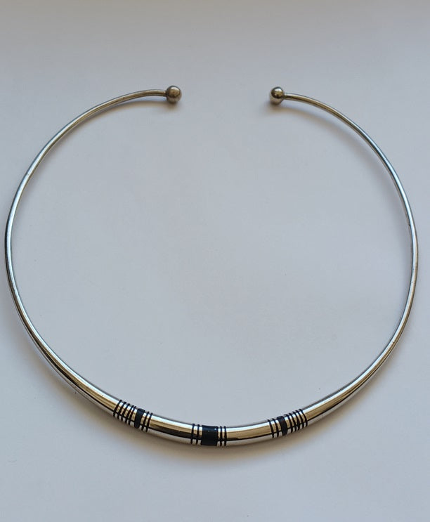 Collier touareg en métal finement ciselé