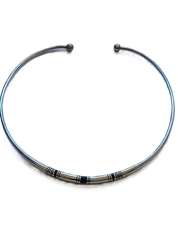 Collier touareg en métal finement ciselé