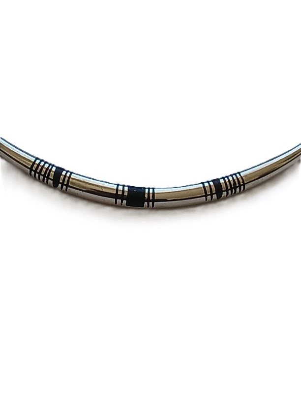 Collier touareg en métal finement ciselé