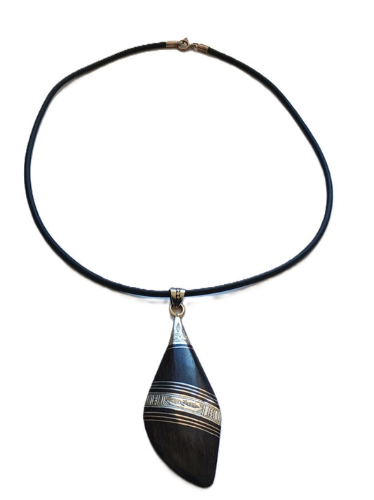 Collier touareg en métal finement ciselé