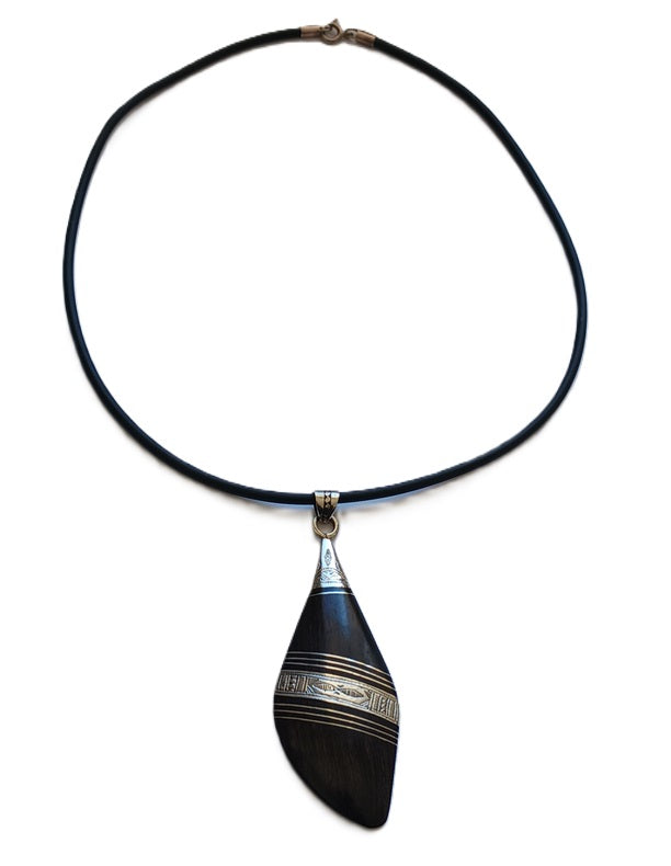 Collier touareg en métal finement ciselé