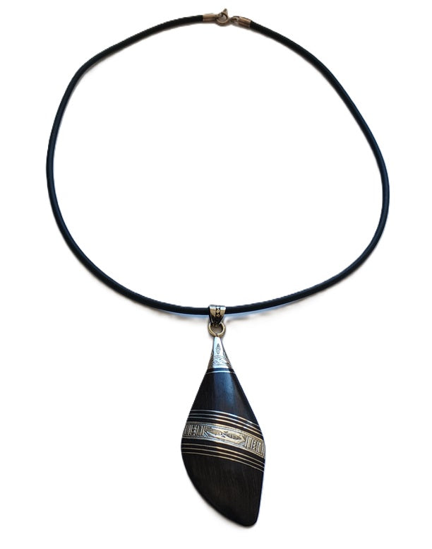 Collier touareg en métal finement ciselé