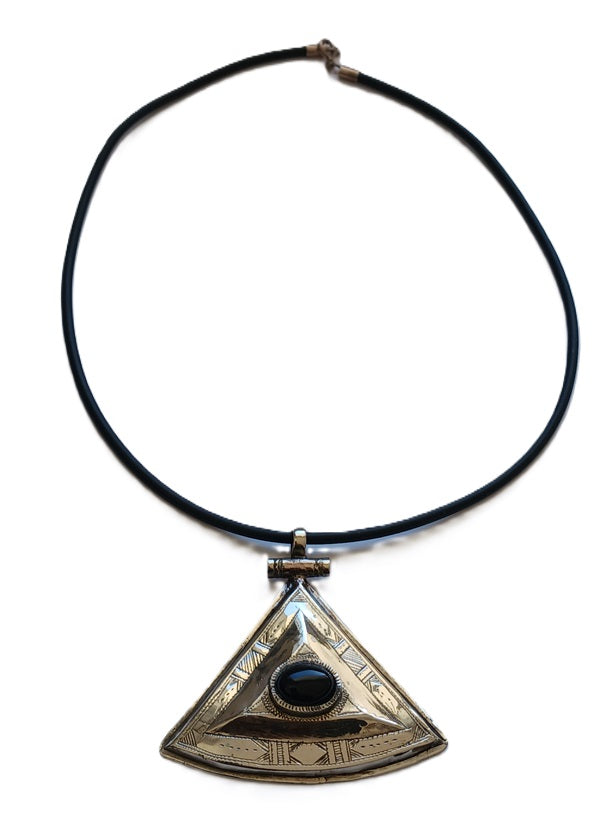 Collier touareg en métal finement ciselé