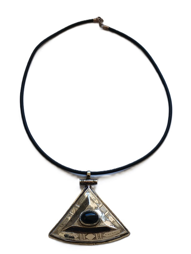 Collier touareg en métal finement ciselé