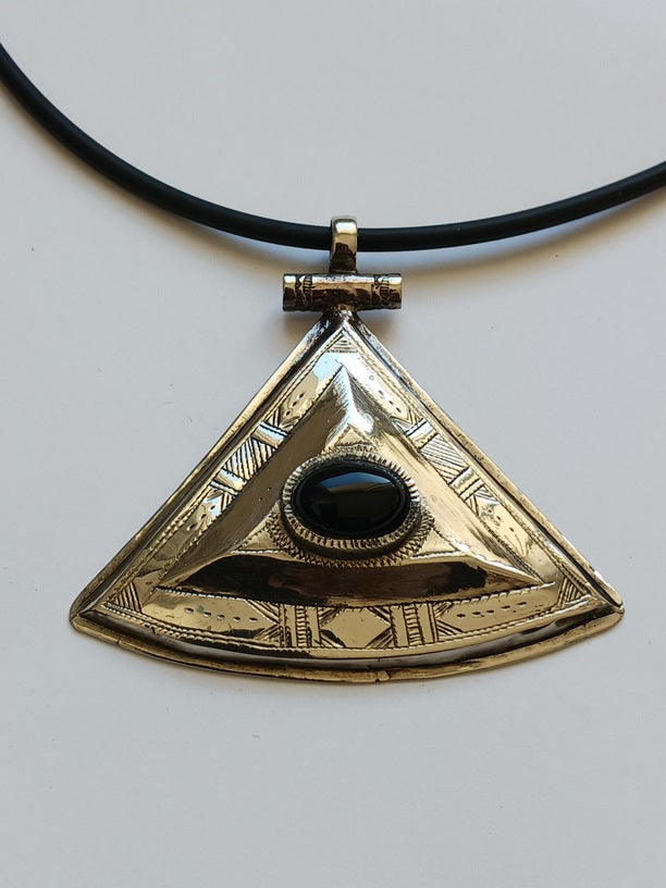 Collier touareg en métal finement ciselé