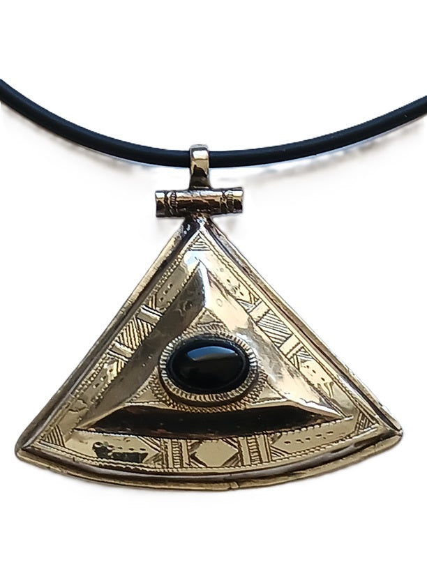 Collier touareg en métal finement ciselé