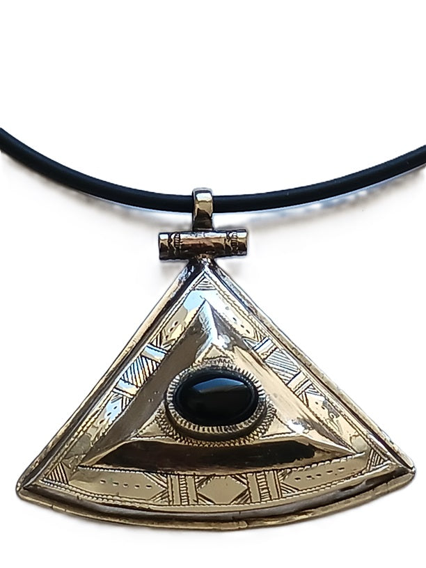 Collier touareg en métal finement ciselé