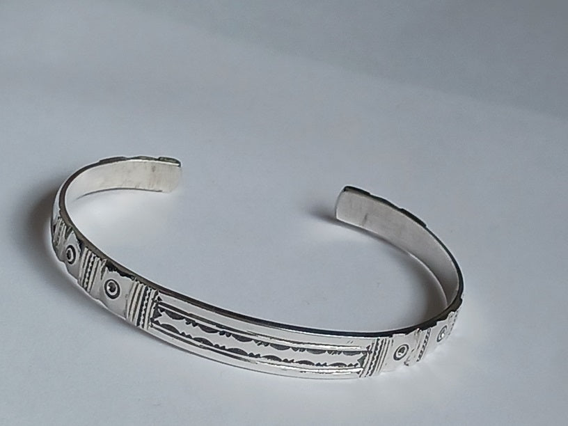 Bracelet touareg en argent ciselé