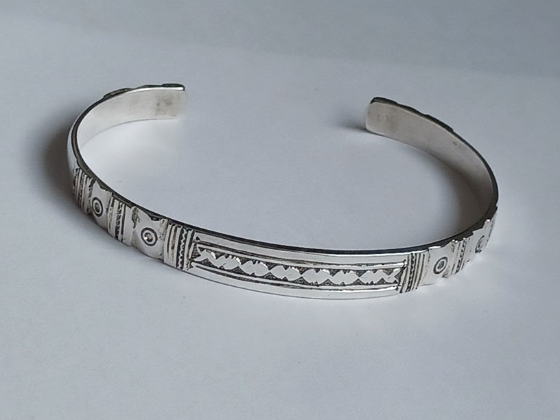 Bracelet touareg en argent ciselé