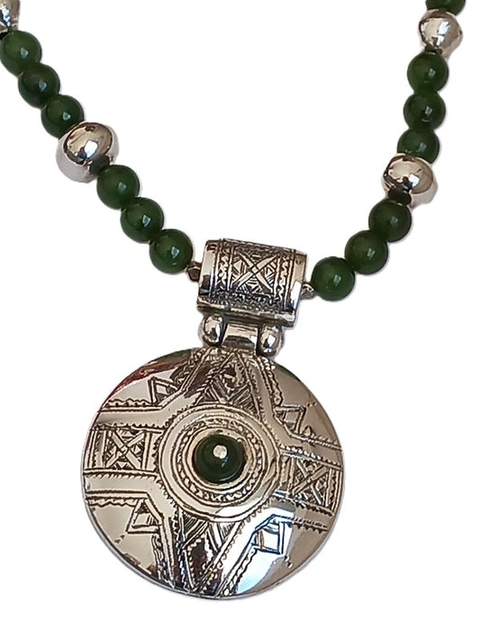 Collier touareg en argent et perles en pierres