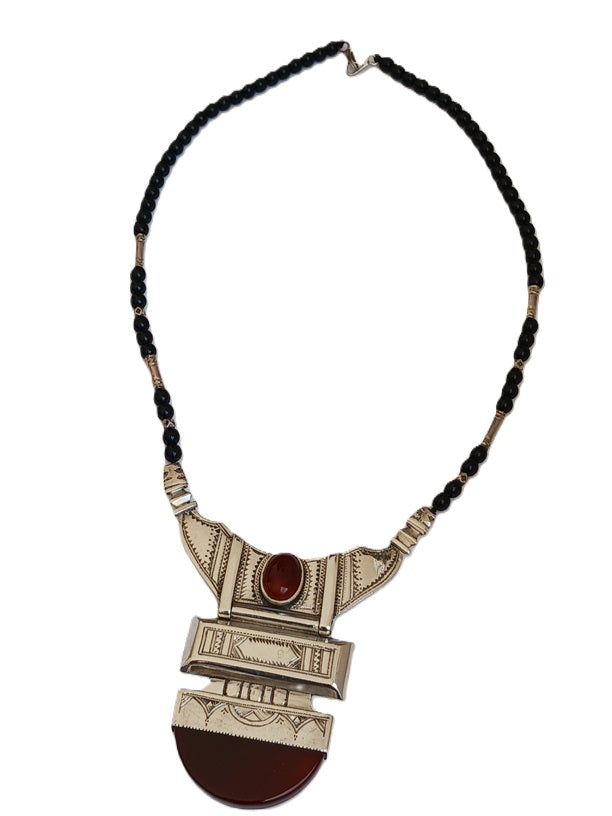 Tuareg necklace in silver and agate stone