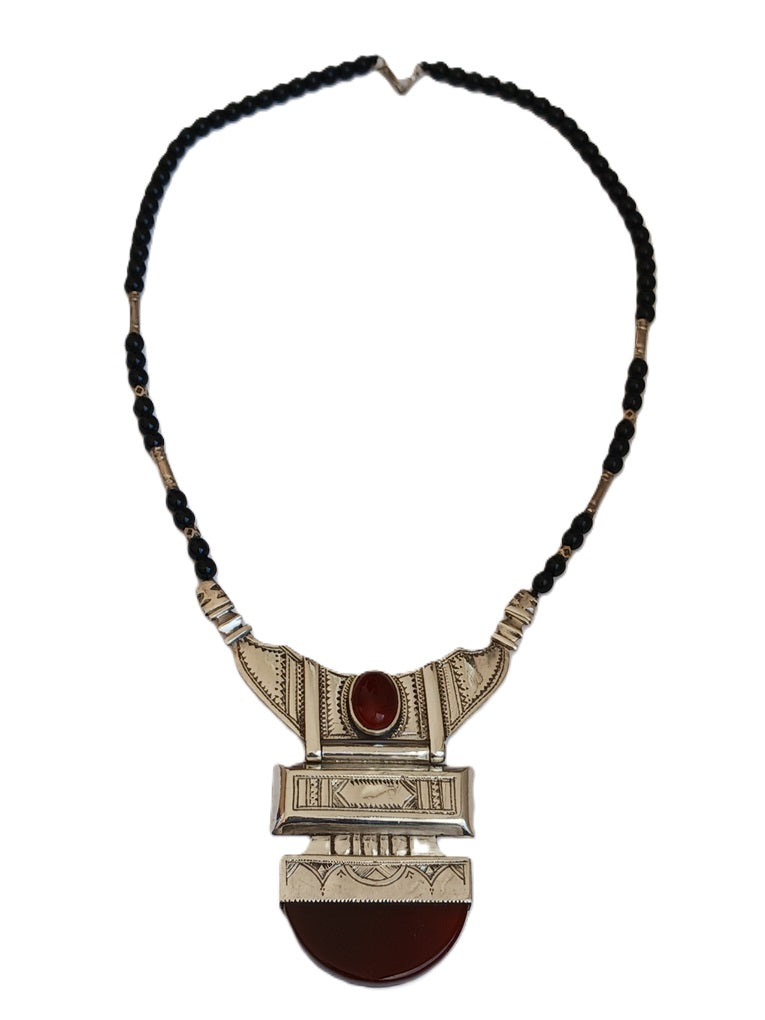 Tuareg necklace in silver and agate stone
