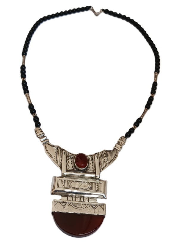 Tuareg necklace in silver and agate stone